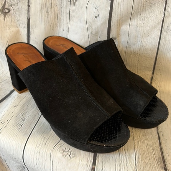 Free People Shoes - Free People Black peep toe platform heels